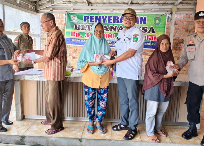 Cair Sekaligus Rp 900 Ribu! Warga Karang Bindu Prabumulih Sumringah Terima BLT Tahap 1