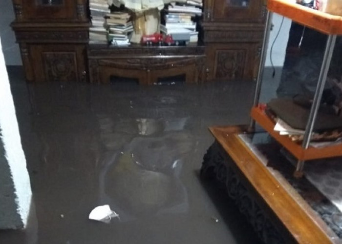 Hanya Beberapa Jam, 50 Rumah Warga Terendam Air Bercampur Lumpur