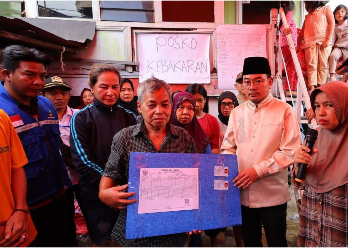 Tinjau Lokasi Kebakaran, Wawako Palembang Prima Salam Wacanakan Hydrant di Tiap Kampung