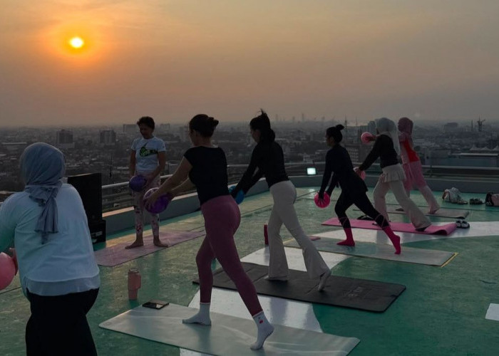 Pertama dan Satu-satunya di Palembang! Nikmati Mat Pilates Sambil Menatap Langit dari Helipad ARYADUTA