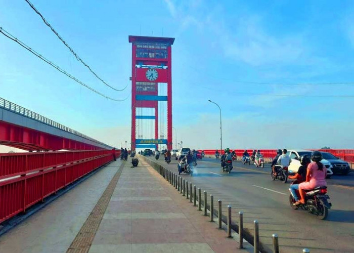 Membentang 1.177 Meter di Atas Sungai Musi, Bagian Tengah Jembatan Ini Dulu Butuh 30 Menit untuk Naik Turun