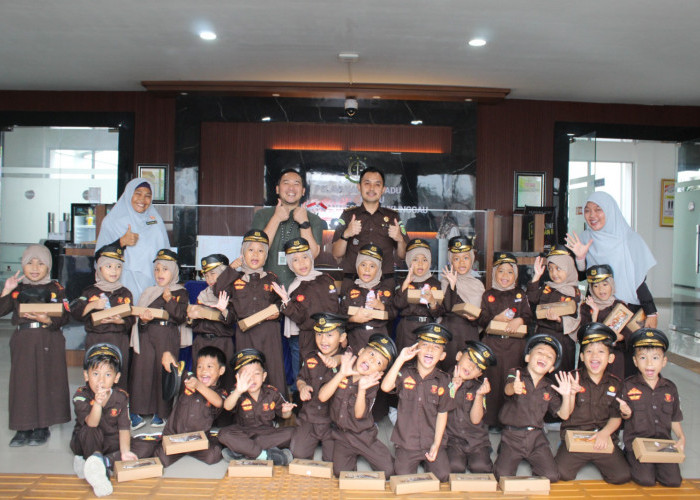 Wajah Ceria Anak-anak PAUD An-Nida Saat 'Serbu' Kantor Kejari Lubuk Linggau, Ada Apa?