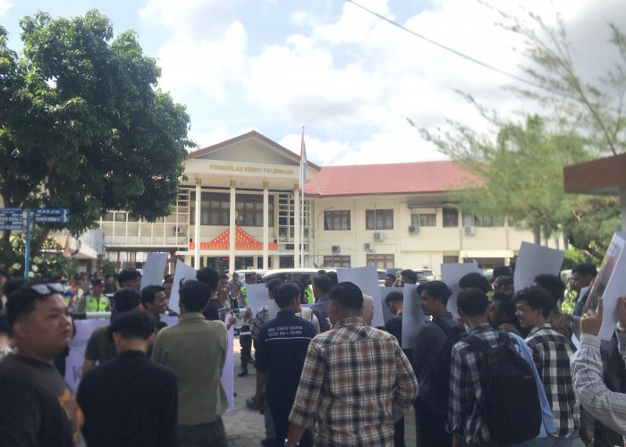 Mahasiswa Demo PN Palembang, Desak Usut Keterlibatan Hengky Pribadi di Korupsi Bukit Asam