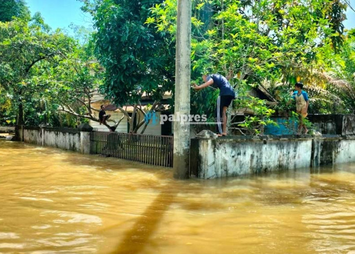 Banjir di Lubuklinggau, Suparti: Harta Benda Saya Habis Pak Terendam Banjir