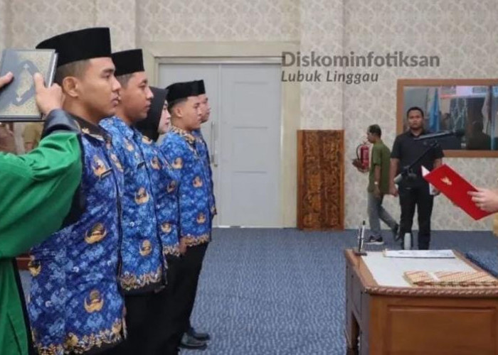  ‎Wali Kota Lubuk Linggau H Rachmat Hidayat Lantik PNS Lulusan IPDN dan Serahkan SK PPPK Tahap II