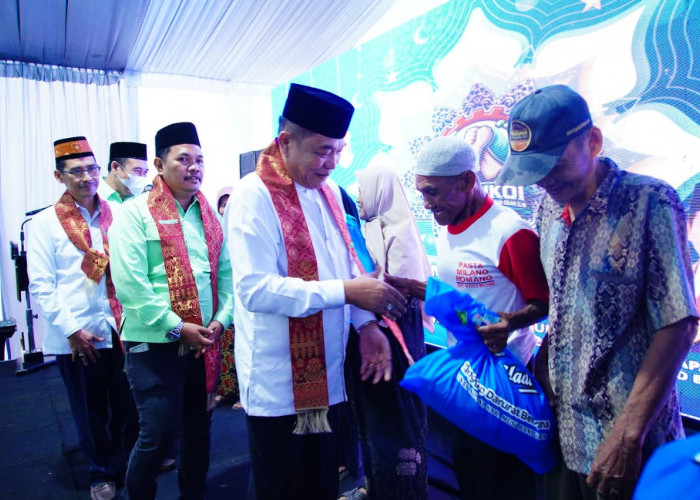 Hadiri Tarhib Ramadan Bamukoi di Sungai Lilin, Bupati Muba Serahkan Sertifikat Lahan dan Bantuan Sembako