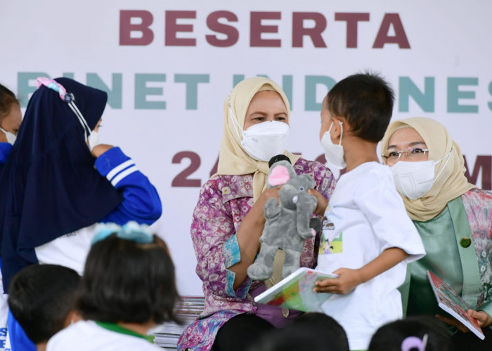 Ibu Negara Iriana Joko Widodo Bermain dengan Anak PAUD di Palembang, Tebakan Hewan Diberi Bingkisan