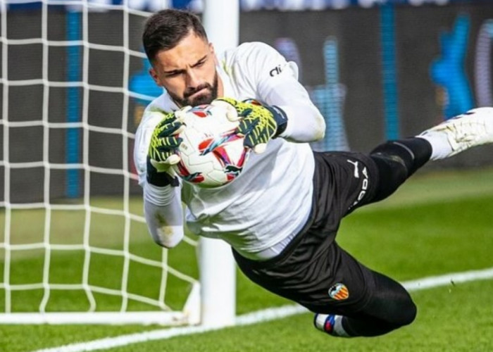 Satu Kiper Jadi Rebutan Juventus dan Inter 