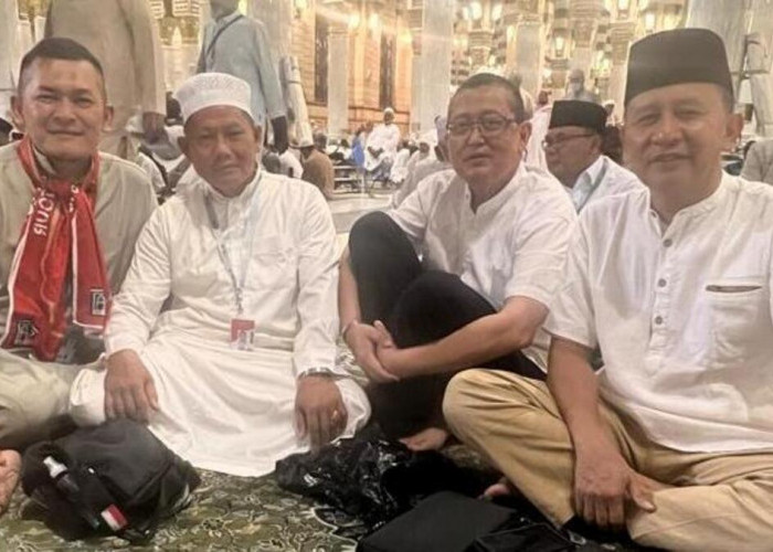 Mantan Kapolda Sumsel Sedekah Pempek King untuk Jemaah Haji di Madinah
