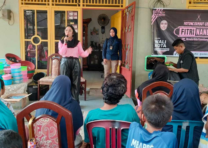 Aksi Nyata! Fitri-Nandri Beri Layanan Potong Rambut Gratis, Jamin Pendidikan dan Kesehatan Gratis