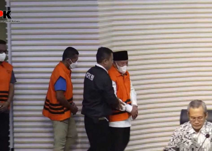 Pakai Rompi Orange!, Gubernur Maluku Utara Resmi Ditahan KPK Bersama 6 Tersangka Lainnya