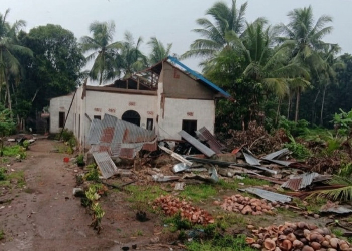 GEGANA! Angin Puting Beliung Sapu Jalur 8 Telang Banyuasin, Rumah Warga Hancur Akibat Cuaca Ekstrem Sumsel?