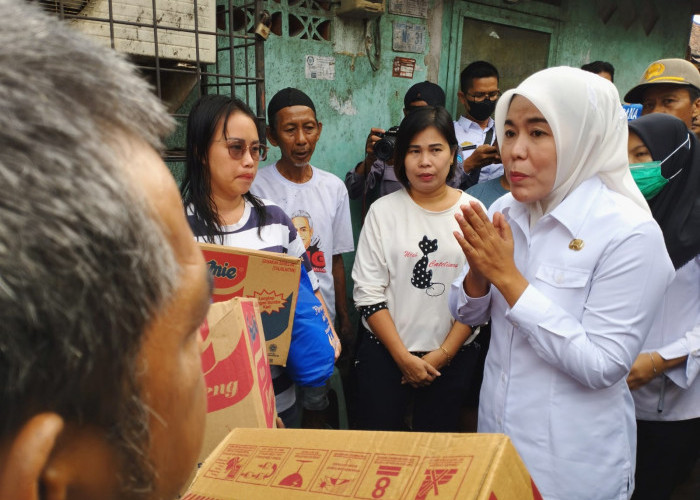 Imbau Warga Berhati hati, Wawako Palembang Berikan Bantuan Korban Kebakaran