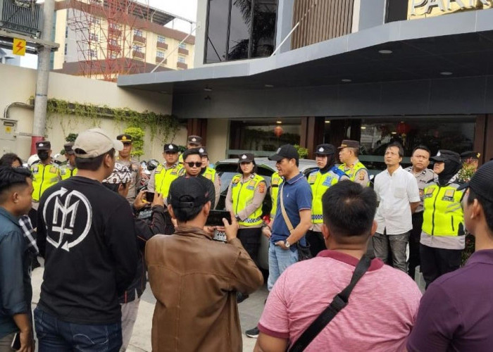 Sat Pol PP Pantau Hotel Parkside Palembang Usai Digembok Massa, Pengamanan Masih Longgar