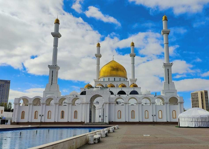 Masjid Terbesar di Asia Tengah Ini Miliki Kubah Emas yang Indah, Bergaya Arsitektur Islam klasik