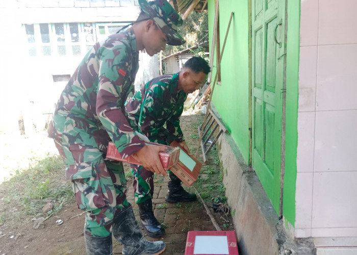 Bikin Pangling! Satgas TMMD Bawa Wajah Baru Mushola An'nur Desa Cukil Lewat Pemasangan Keramik