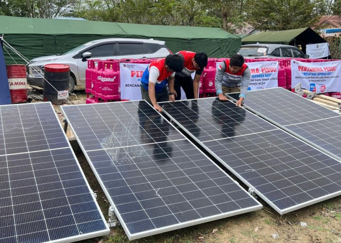 Pertamina Hadirkan Listrik Tenaga Surya, Terangi Tenda Pengungsi Aceh Tamiang