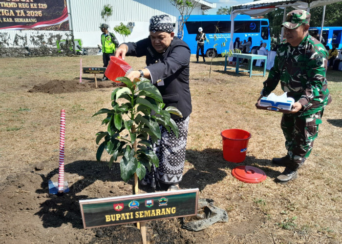 Hijaukan Desa Cukil: Pohon 'Cinta' Bupati Semarang H. Ngesti Nugraha Warnai Pembukaan TMMD Ke-129