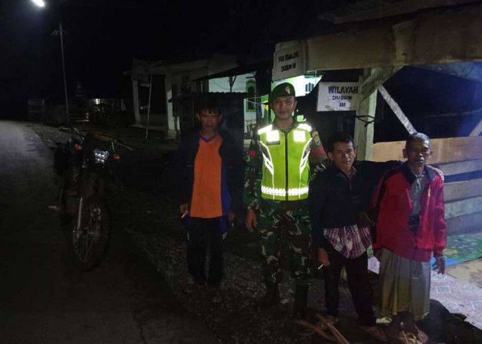 Babinsa Koramil Kota Agung Turun Tangan Bekali Petugas Ronda, Ini Tujuannya