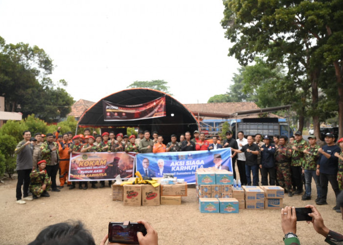 Aksi Siaga Karhutla, H Iskandar SE Turun Langsung Beri Bantuan OKI dan OI