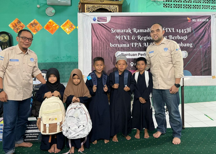 Semarak Ramadan, Karyawan XL Axiata Ajak Anak Yatim di Palembang Belanja Baju Lebaran 