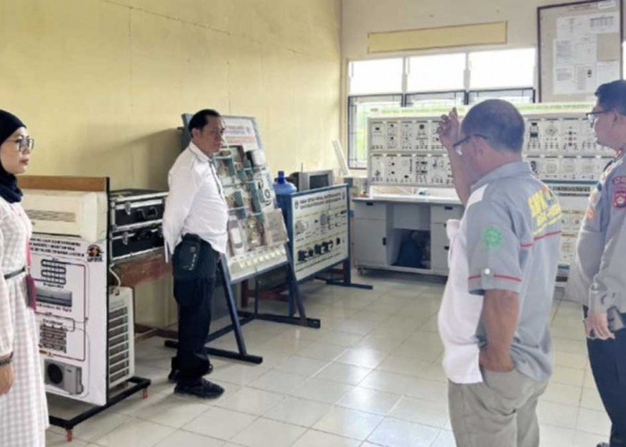 Kisah Inspiratif Kepala SMKN 1 Martapura Temukan Alumni Jadi Pemilik Bengkel Sukses