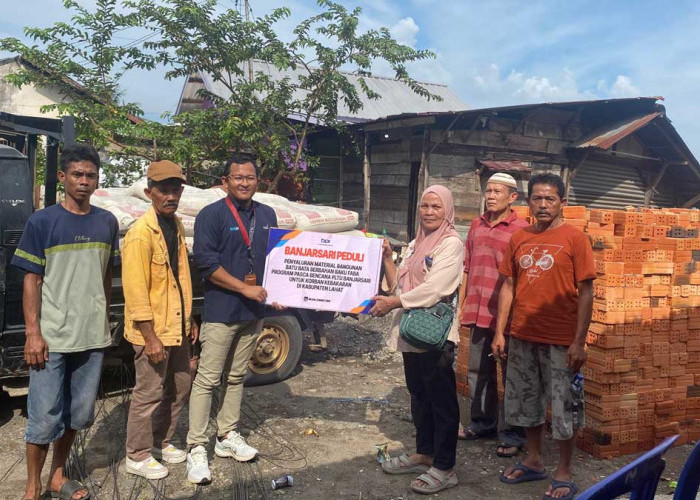 Limbah Jadi Berkah! Korban Kebakaran Lahat Terima Batubata dari Sisa Pembakaran PLTU Banjarsari