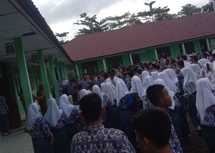 Aksi Unjuk Rasa Dilakukan Ratusan Pelajar SMA Negeri 2 Babat Toman, Yuk! Cek Penyebabnya Apa
