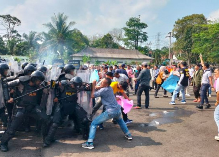 Demo di Kantor KPU Lubuklinggau Berujung 