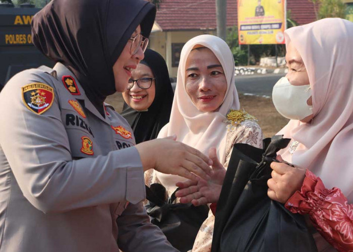 Polres Ogan Ilir Bagikan Paket Sembako dan Santuni Anak Yatim Serta Ibu-Ibu Pengajian