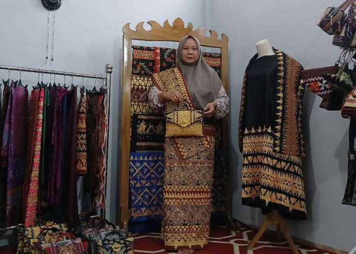 Dari Hobi Jadi Profesi, Tapis Pringsewu Bawa Tanti ke Panggung UMKM PTBA