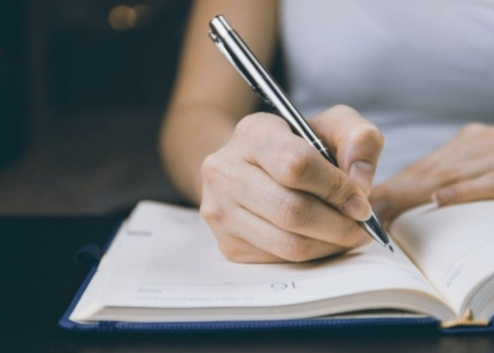 Cara Menulis Artikel yang Baik dan Benar untuk Pemula, Dijamin Bikin Kamu Pintar Nulis