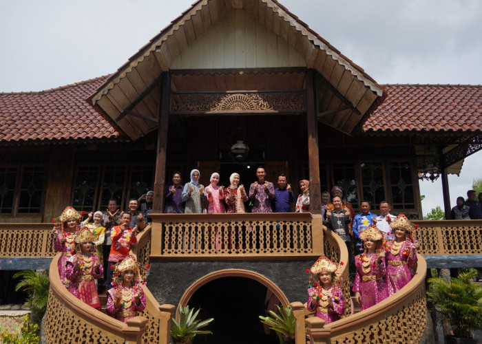 Muchendi Dorong Rumah Adat OKI di Anjungan Sumsel Jadi Pusat Kegiatan Masyarakat