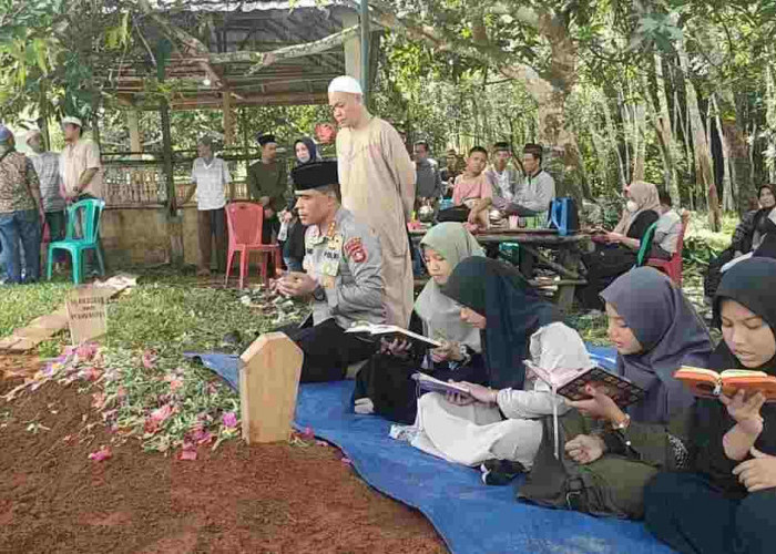 Kapolda Utus Langsung Kabid Humas Melayat Almarhumah Nurseri GM Harian Sumatera Ekspres