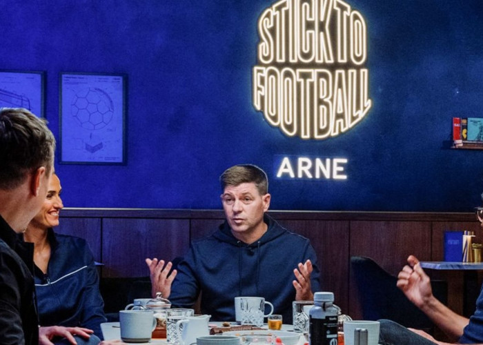 Steven Gerrard: Arne Slot Harus Memperbaiki Kondisi Liverpool