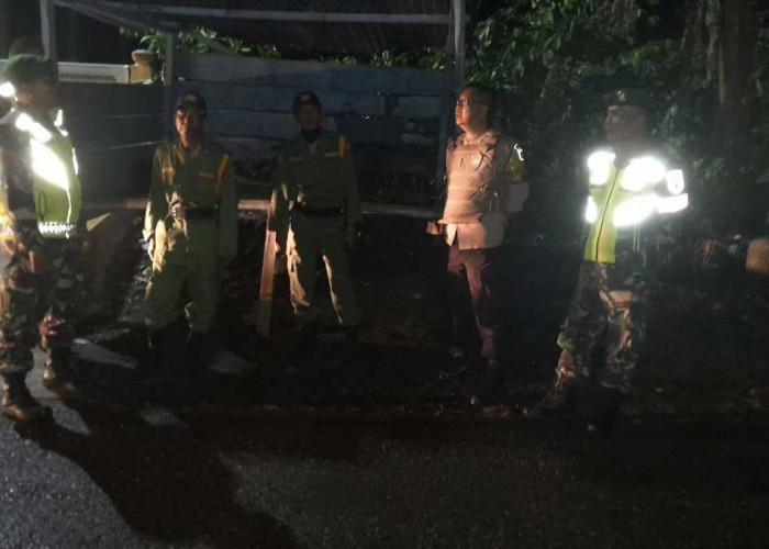 Pastikan Warga Tidur Nyenyak, TNI-Polri dan Warga Jarai Kompak Patroli Satkamling Tengah Malam
