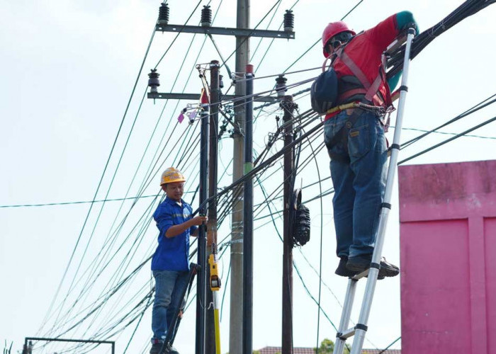 Kayuagung Mulai Berbenah! Kabel Semrawut di Wajah Kota OKI Dirapikan, Bakal Ditanam di Bawah Tanah?