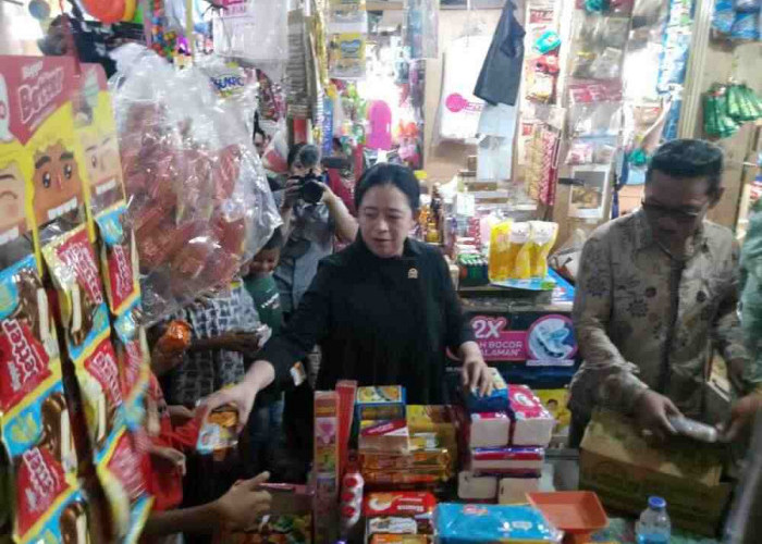 Kunjungi Pasar Indralaya, Puan Maharani Minta Kenaikan Harga Jangan Beratkan Masyarakat