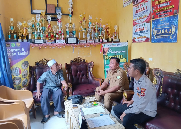 Sambang Humanis Polsek Sanga Desa, Sosialisasi Karhutla hingga Pendataan Warga Kurang Mampu