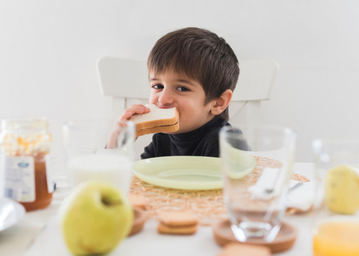 Tips Buat Bunda, Anak Lama Menelan Makanan? Begini Cara Mengatasinya