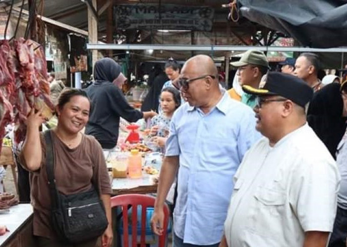 Jelang Idul Adha, Pj Wako Trisko Defriyansa dan Jajaran Pantau Harga Sembako Serta Daging di Pasar 