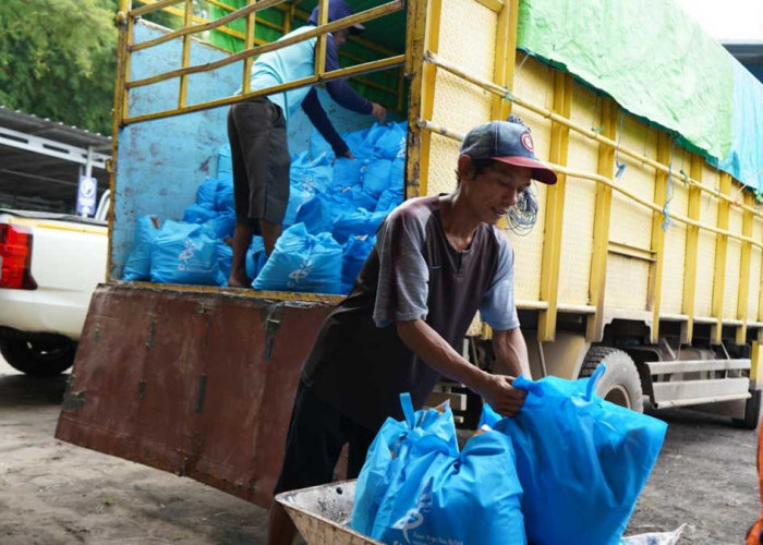 Peringati HUT ke-45 dan Ramadan, PTBA Kertapati Port Bagikan 4.180 Paket Sembako bagi Masyarakat Ring 1