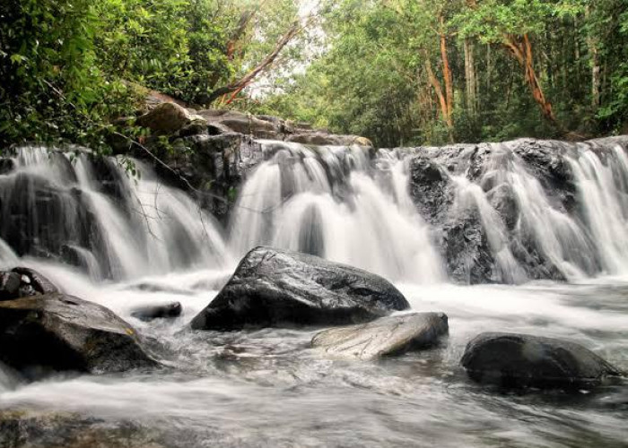 6 Tempat Wisata Air Terjun di Bangka Belitung yang Atmosfernya Tenang dan Sejuk, Lokasi Terbaik untuk Healing 