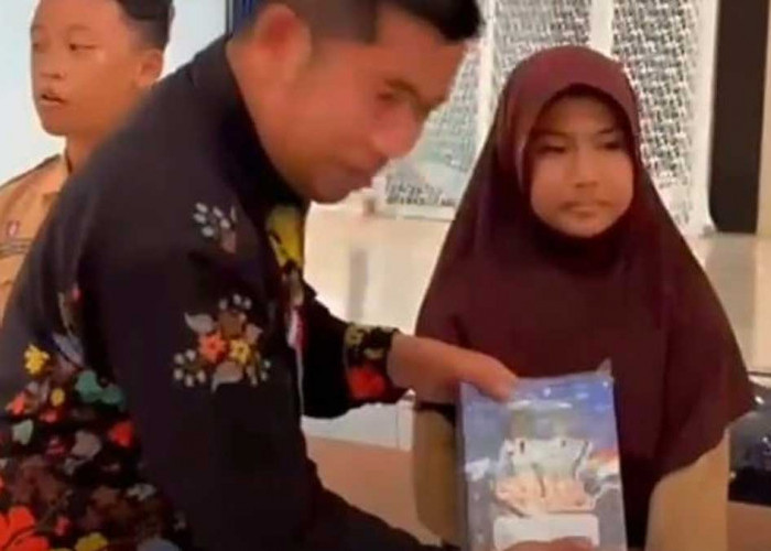 Sumringah 204 Siswa SMPN 1 Lahat Selatan, Terima Langsung Bantuan Buku Tulis dari Bupati dan Wabup Lahat