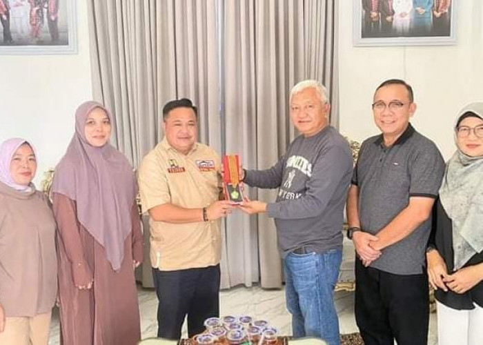 Pj Kamabicab Kota Lubuklinggau H Trisko Defriyansa Terima Penghargaan Lencana Melati Dari Gerakan Pramuka