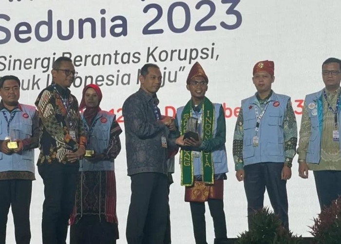 Laki-Laki Asal Palembang Ini Raih Penghargaan KPK RI, Hanya 10 Orang se-Indonesia yang Dapat