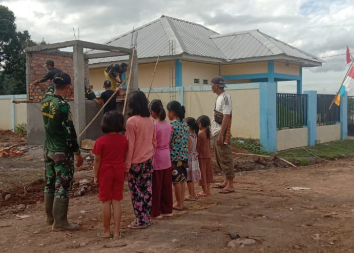 Praka Bambang Ajak Anak-anak Desa Pahami Fungsi Poskamling