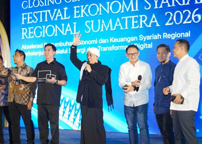 Bikin Ribuan Penonton Menangis Haru, Suasana Magis Opick Getarkan Malam Penutupan FESyar Sumatera 2026