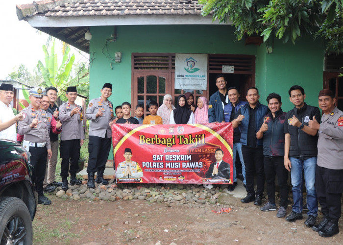 Satreskrim Polres Musi Rawas Turun Langsung Salurkan Bansos dan Takjil