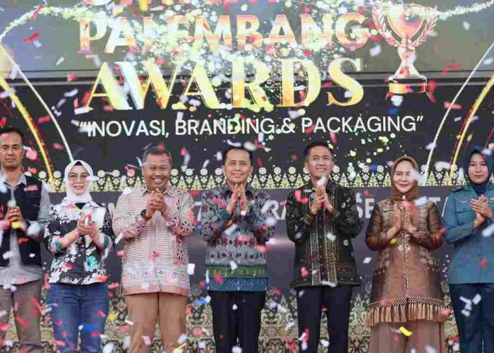 Serahkan Penghargaan UMKM Palembang Awards, Pj Gubernur Fatoni Ajak Masyarakat Sukseskan BBI dan BBWI